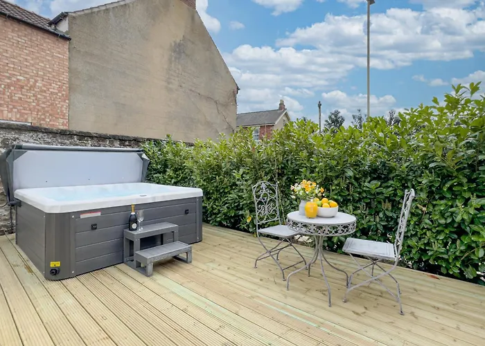 Exceptional Holiday Home 7 In Pickering With Hot Tub