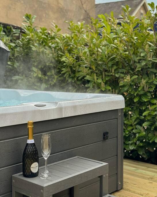 Exceptional 7 In With Hot Tub *