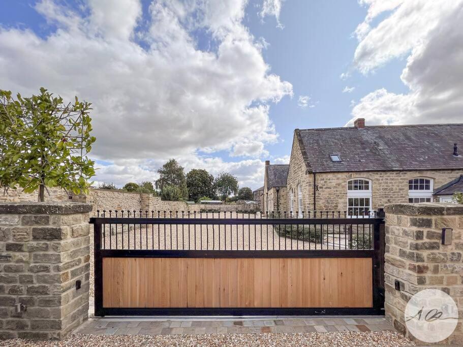 Exceptional 7 In With Hot Tub Holiday home