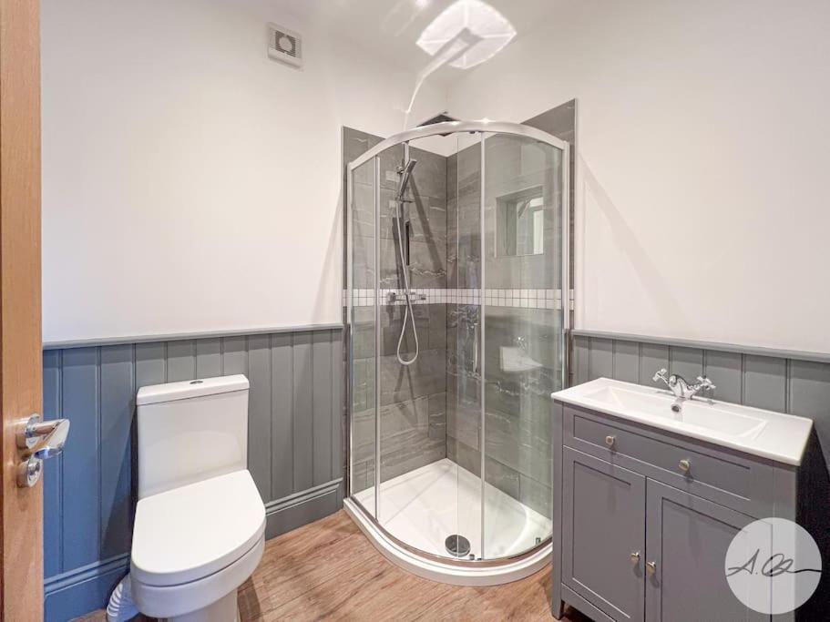 Exceptional 7 In With Hot Tub Пикеринг